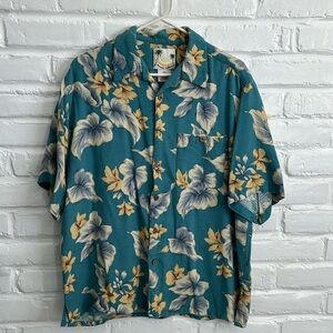 Men’s large Hawaiian print shirt.